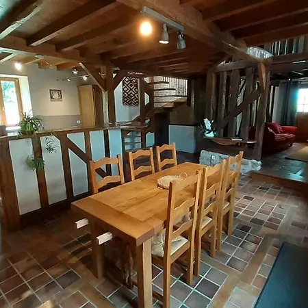 Aux Gites D'haromagnyl - La Tour Holiday home