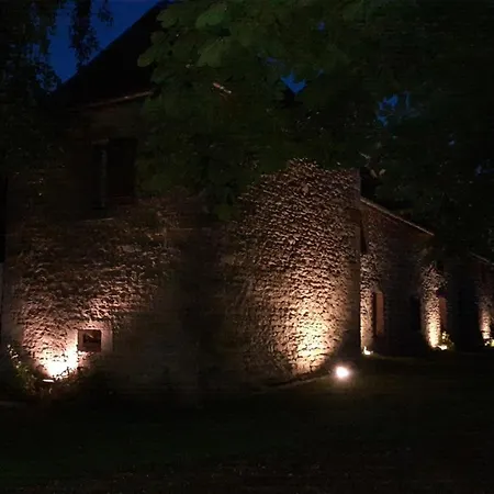 Aux Gites D'haromagnyl - La Tour Semesterbostad Sauvage-Magny